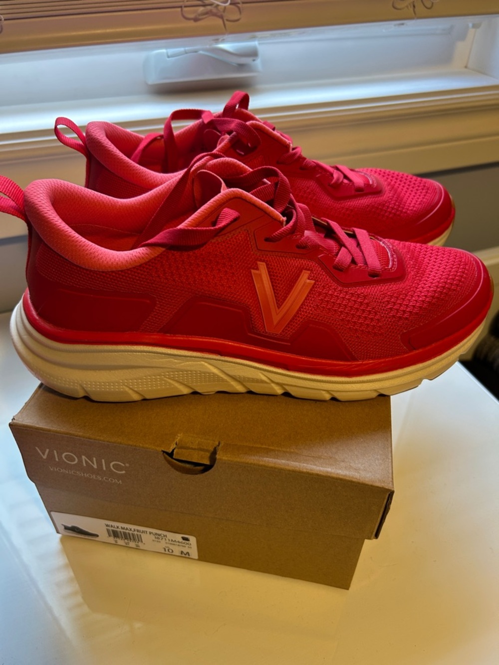 Vionic Walk Max Fruit Punch color Sneakers sz 10